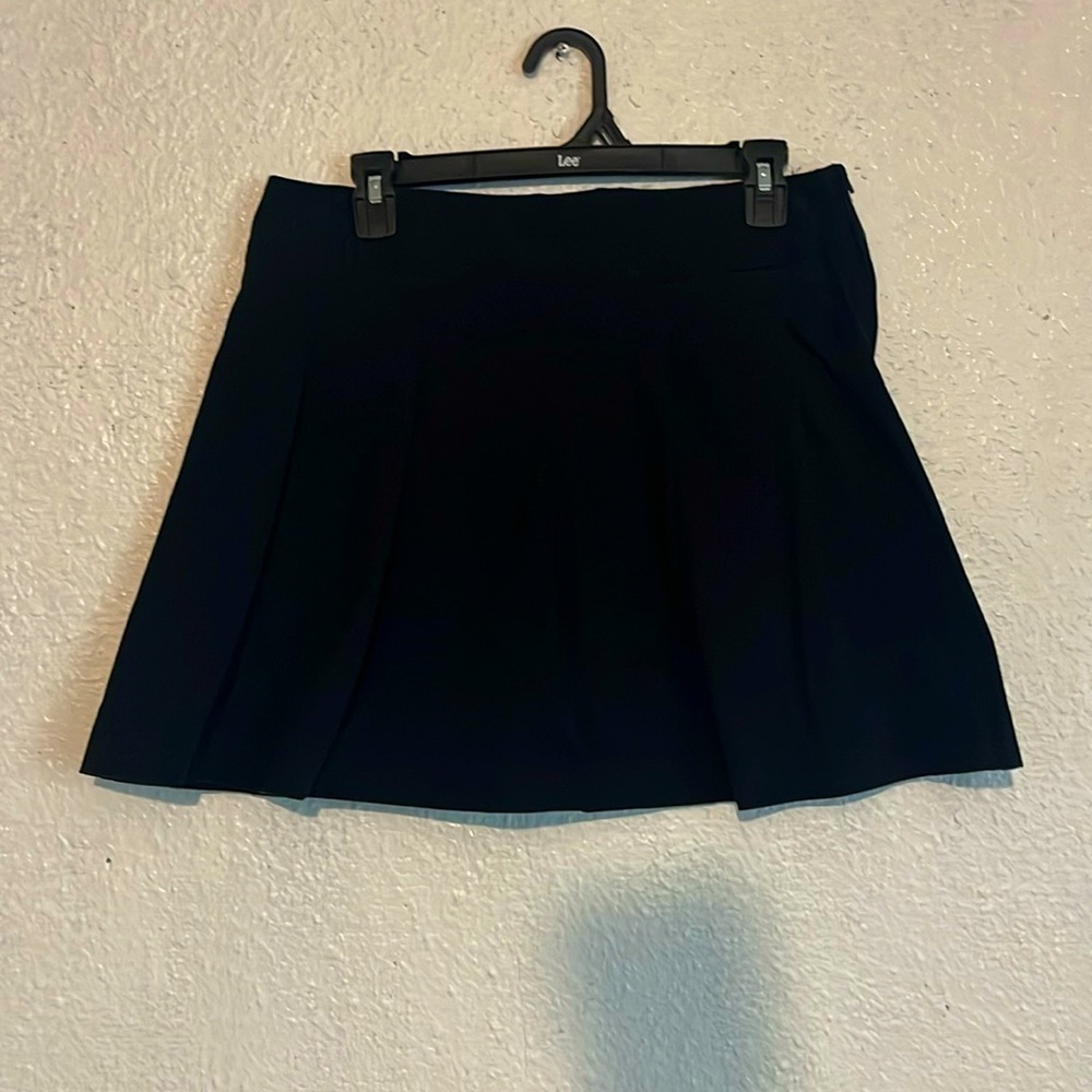 Place Black pleaded front skirt with side zipper size 16P